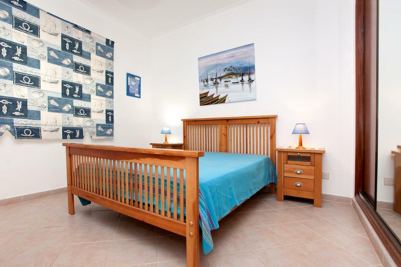 אלבופיירה Os Apartamentos A Ramos Na Praia Da Gale Estao Inserido Em Condominio Com Piscina, Fica Apenas A 350 Metros Da Praia Da Gale - Apartamentos Com Ar Condicionado Tanto Nos Quartos Como Na Sala, Smart Tv Com Prime Video E Cozinha Completa מראה חיצוני תמונה