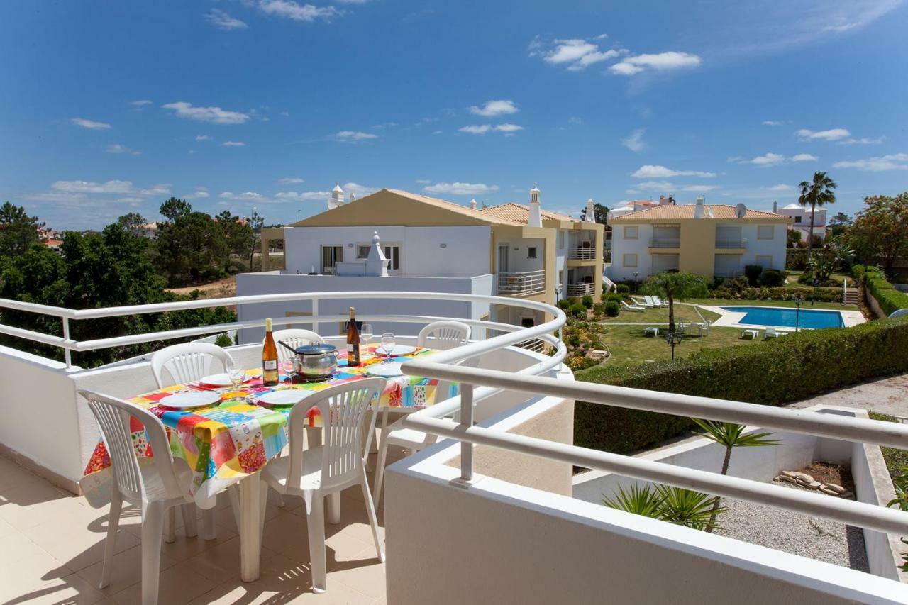 אלבופיירה Os Apartamentos A Ramos Na Praia Da Gale Estao Inserido Em Condominio Com Piscina, Fica Apenas A 350 Metros Da Praia Da Gale - Apartamentos Com Ar Condicionado Tanto Nos Quartos Como Na Sala, Smart Tv Com Prime Video E Cozinha Completa מראה חיצוני תמונה