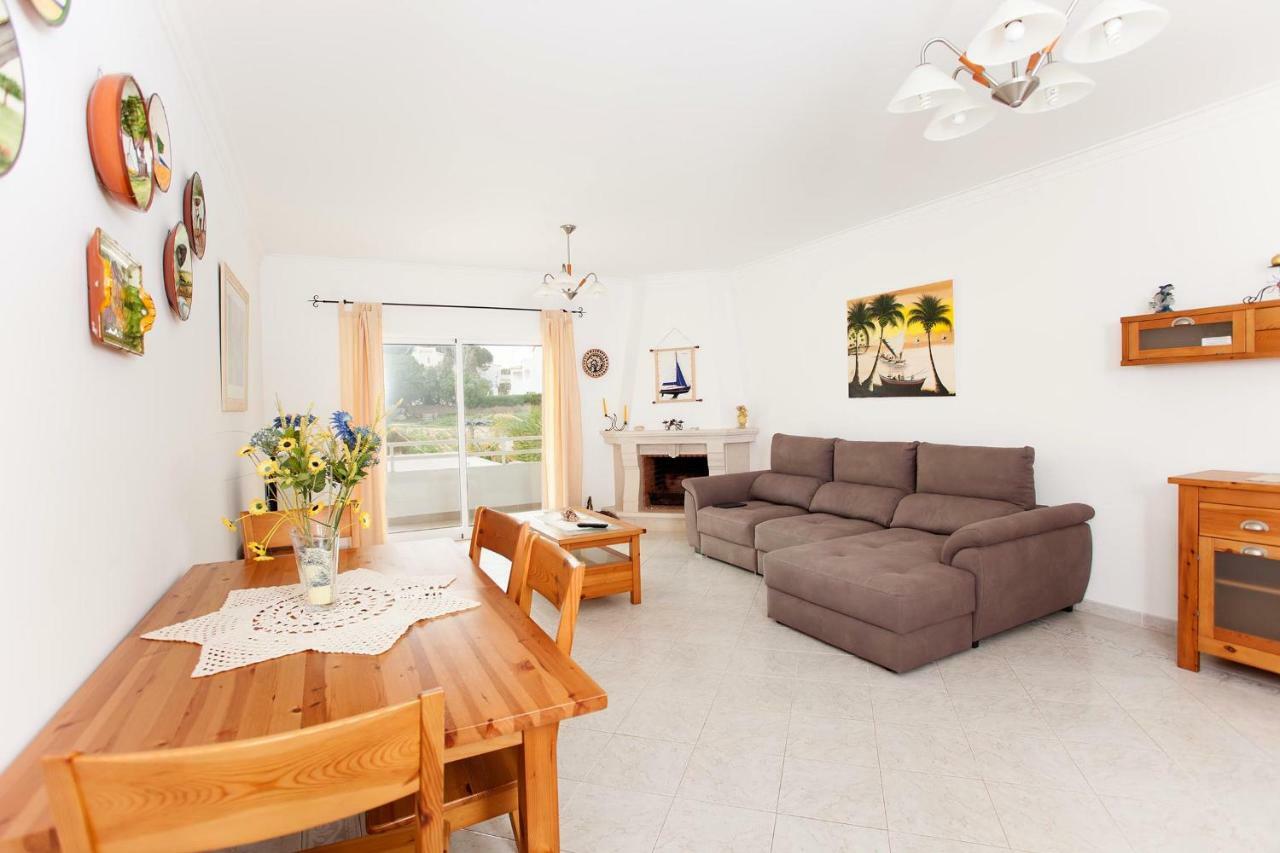 אלבופיירה Os Apartamentos A Ramos Na Praia Da Gale Estao Inserido Em Condominio Com Piscina, Fica Apenas A 350 Metros Da Praia Da Gale - Apartamentos Com Ar Condicionado Tanto Nos Quartos Como Na Sala, Smart Tv Com Prime Video E Cozinha Completa מראה חיצוני תמונה