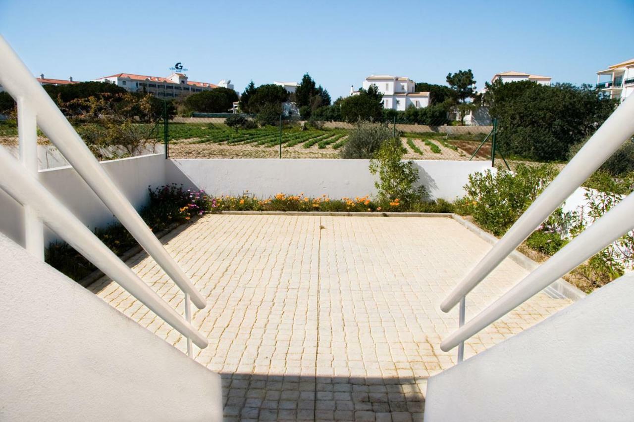 אלבופיירה Os Apartamentos A Ramos Na Praia Da Gale Estao Inserido Em Condominio Com Piscina, Fica Apenas A 350 Metros Da Praia Da Gale - Apartamentos Com Ar Condicionado Tanto Nos Quartos Como Na Sala, Smart Tv Com Prime Video E Cozinha Completa מראה חיצוני תמונה
